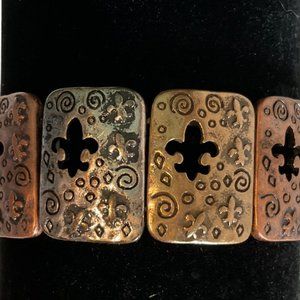 👗5/$25 - Multi Metallic Fleur De Lis Motif Stretch Bracelet
